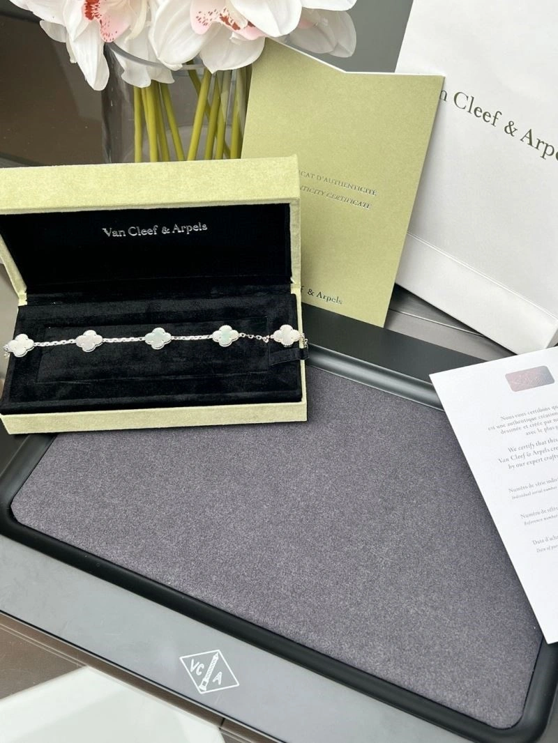 Tailored Vca Bracelets 254824