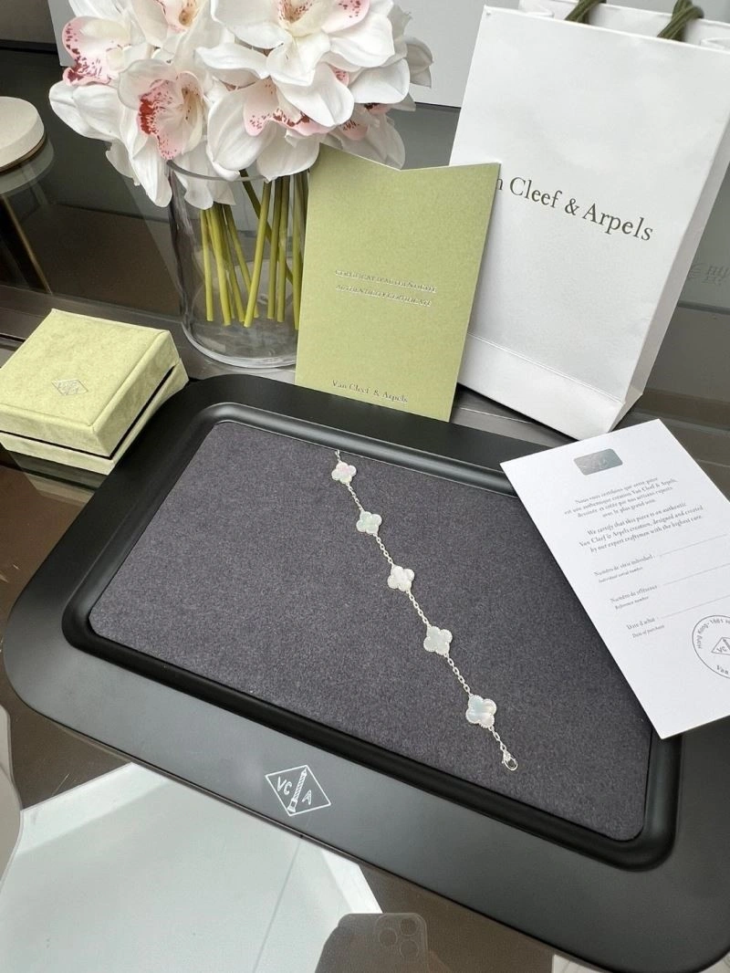 Tailored Vca Bracelets 254824