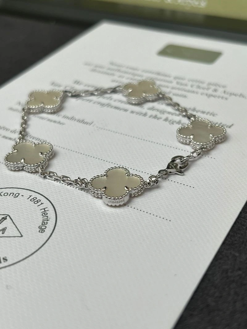 Tailored Vca Bracelets 254824