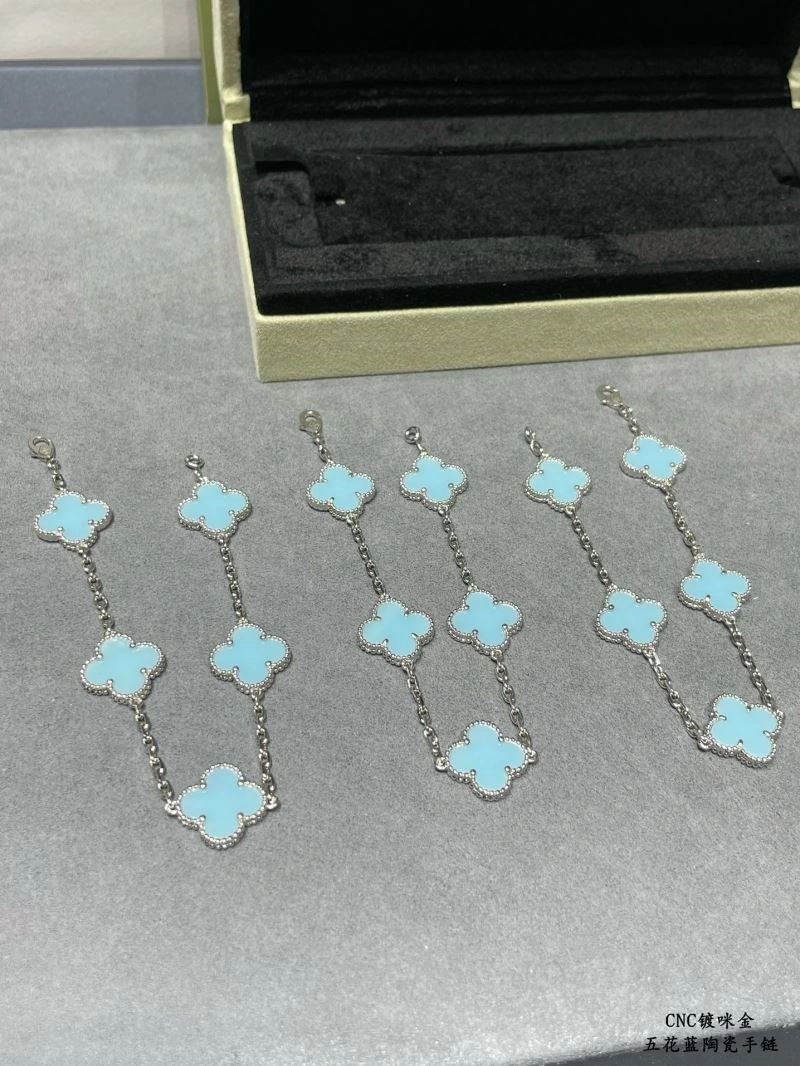 WellDesigned Vca Bracelets 254810