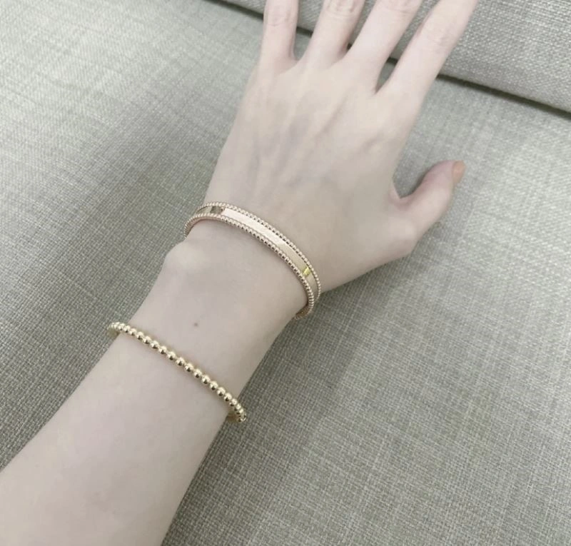 Lightweight Vca Bracelets 254802