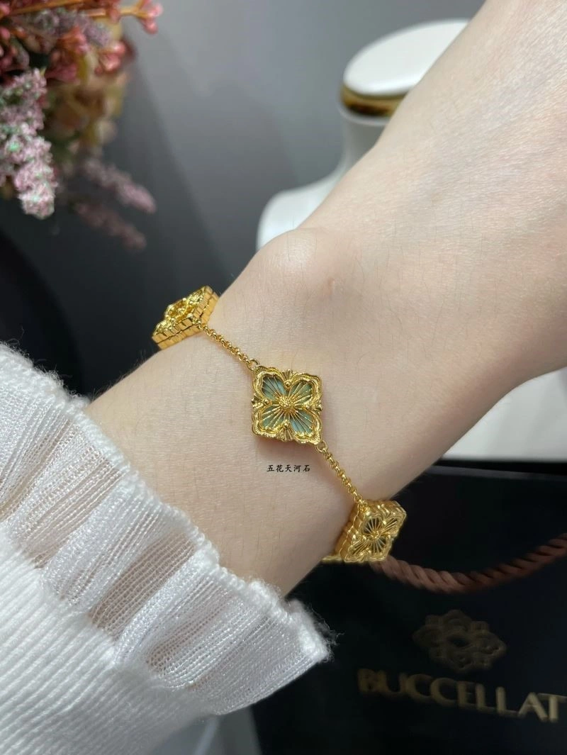 Versatile Vca Bracelets 254578