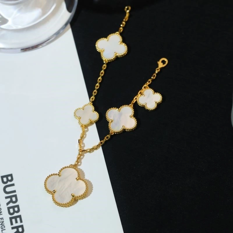 Sporty Vca Bracelets 254459