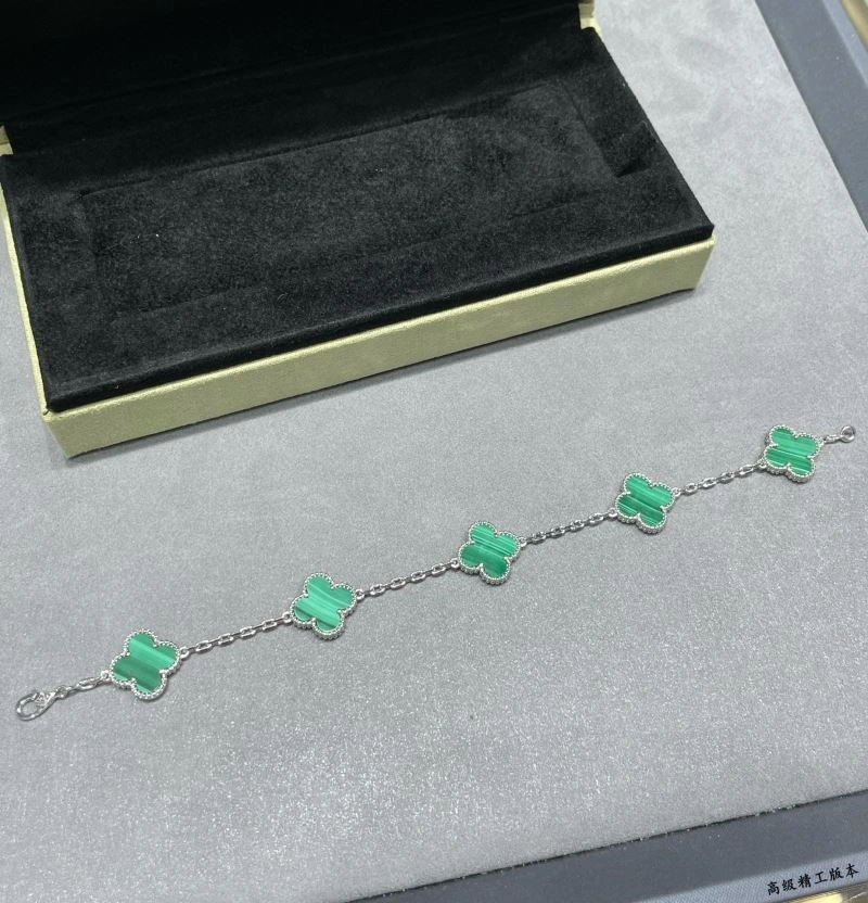 Vca Bracelets Youthful 254466