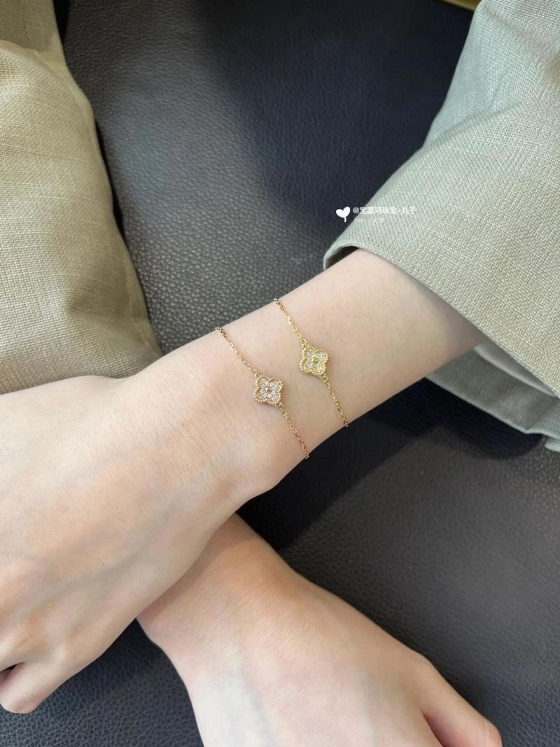 UrbanChic Vca Bracelets 254441