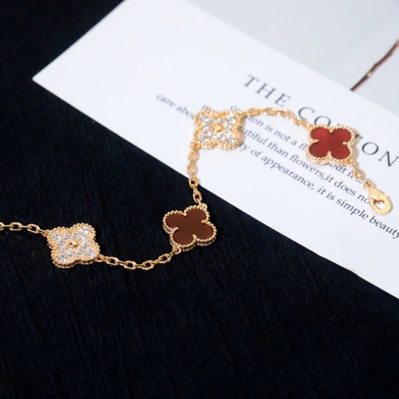 Compact Vca Bracelets 254429