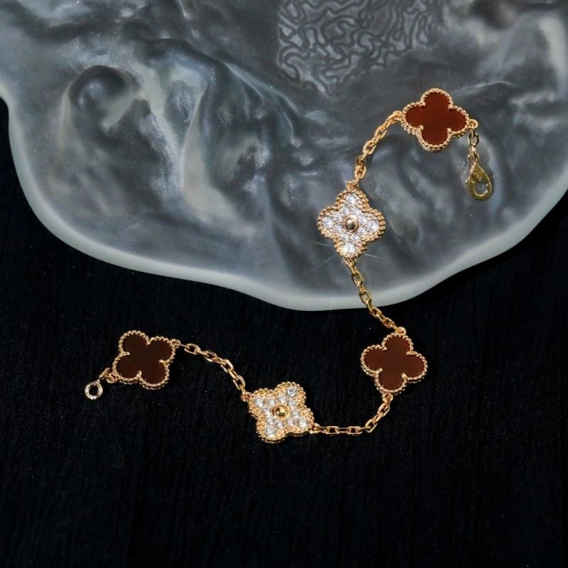Compact Vca Bracelets 254429