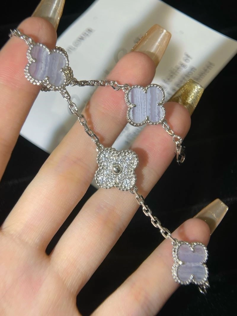 Stylish Vca Bracelets 254418