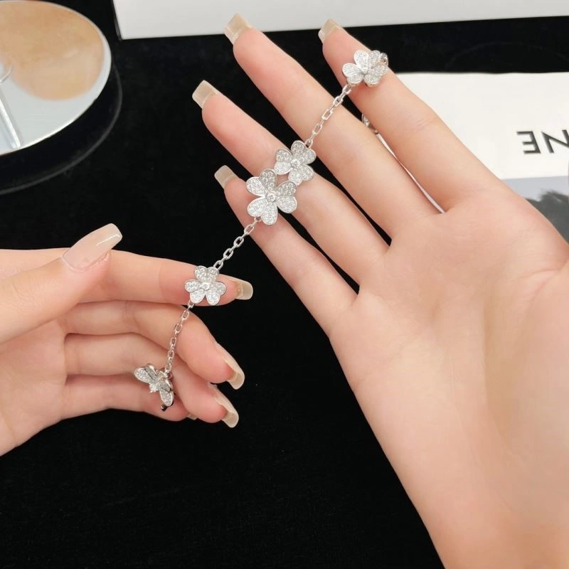 Compact Vca Bracelets 254427