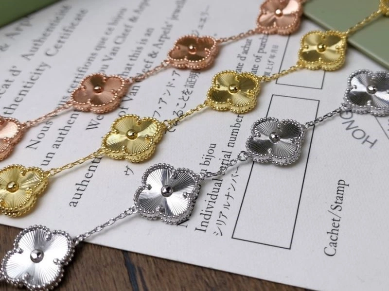 Tailored Vca Bracelets 254269