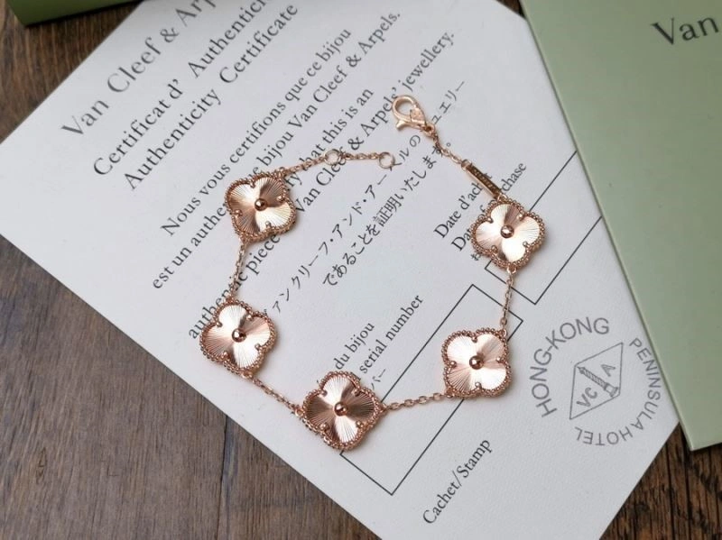 Tailored Vca Bracelets 254269