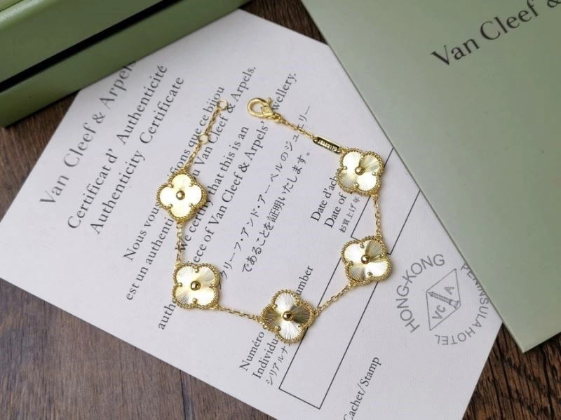 Tailored Vca Bracelets 254269