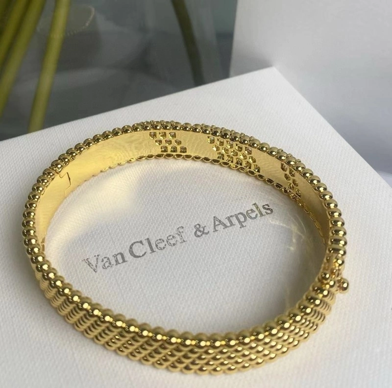 Sporty Vca Bracelets 254242