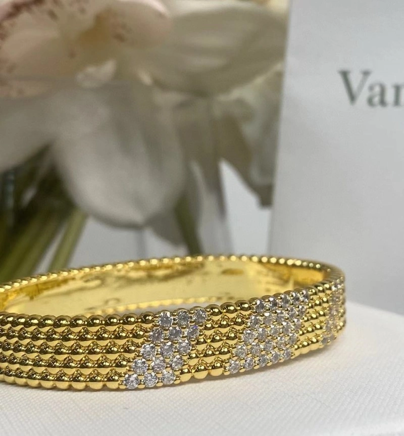 Sporty Vca Bracelets 254242