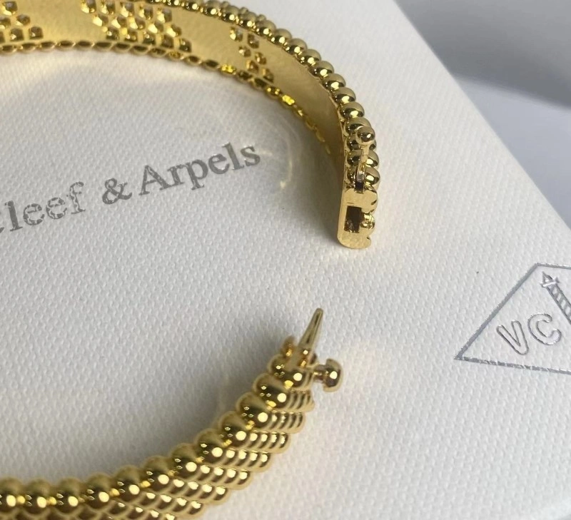 Sporty Vca Bracelets 254242