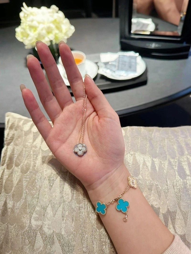 Vca Bracelets Unisex 254151