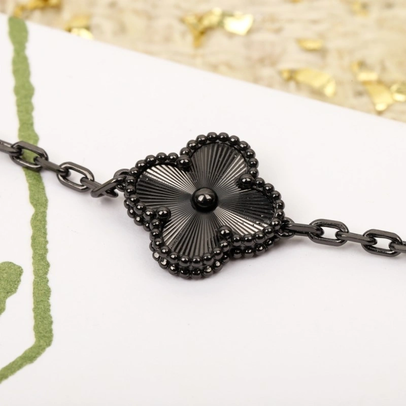 Supportive Vca Bracelets 254129