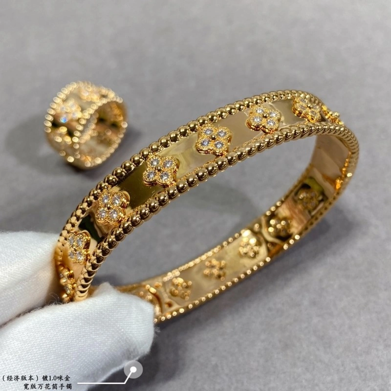 Vibrant Vca Bracelets 254108