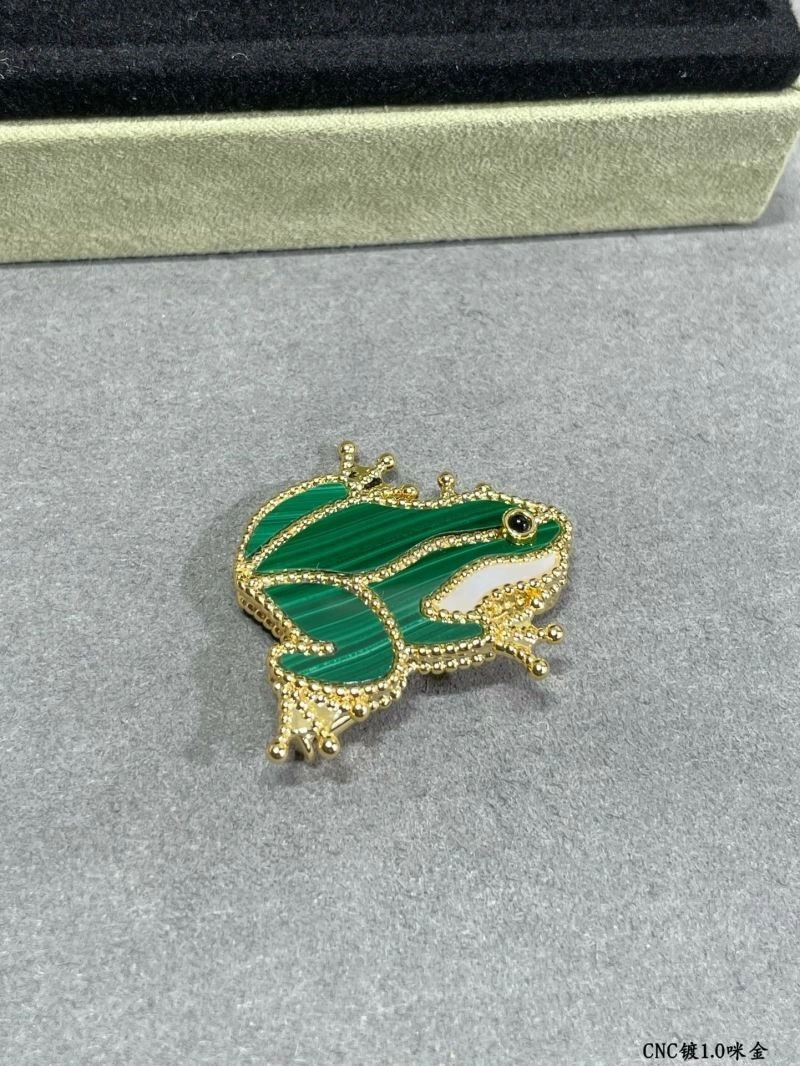 Versatile Vca Brooches 254776