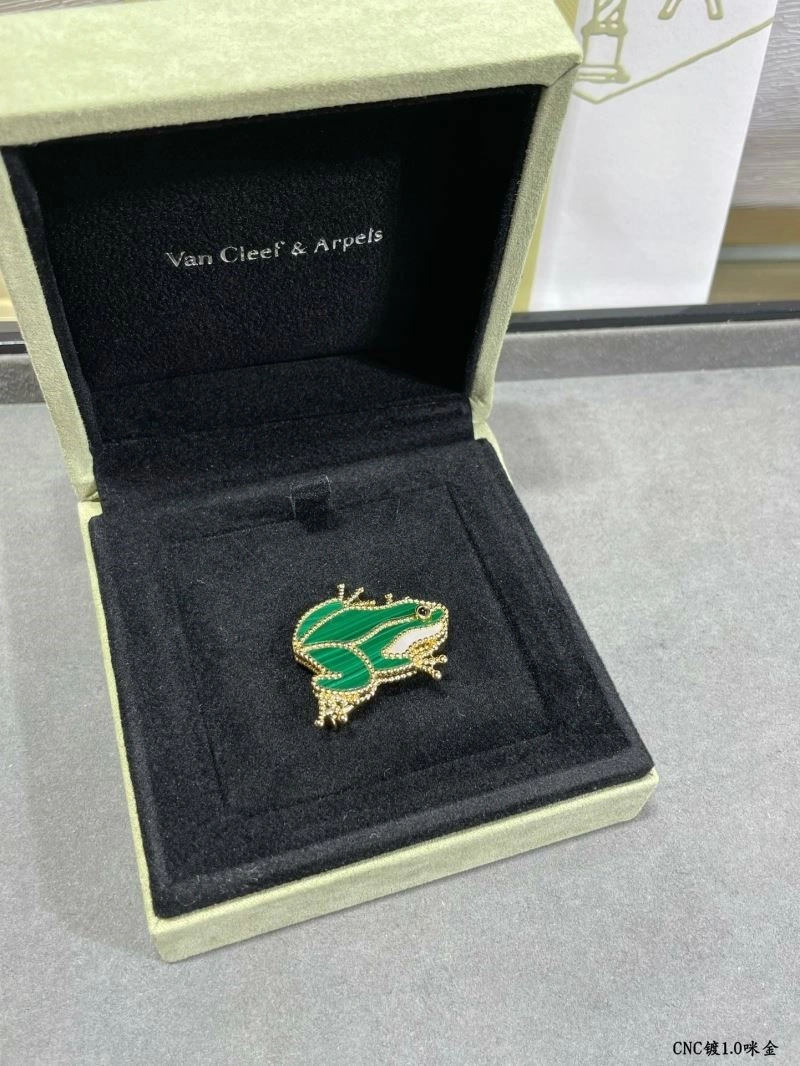 Versatile Vca Brooches 254776