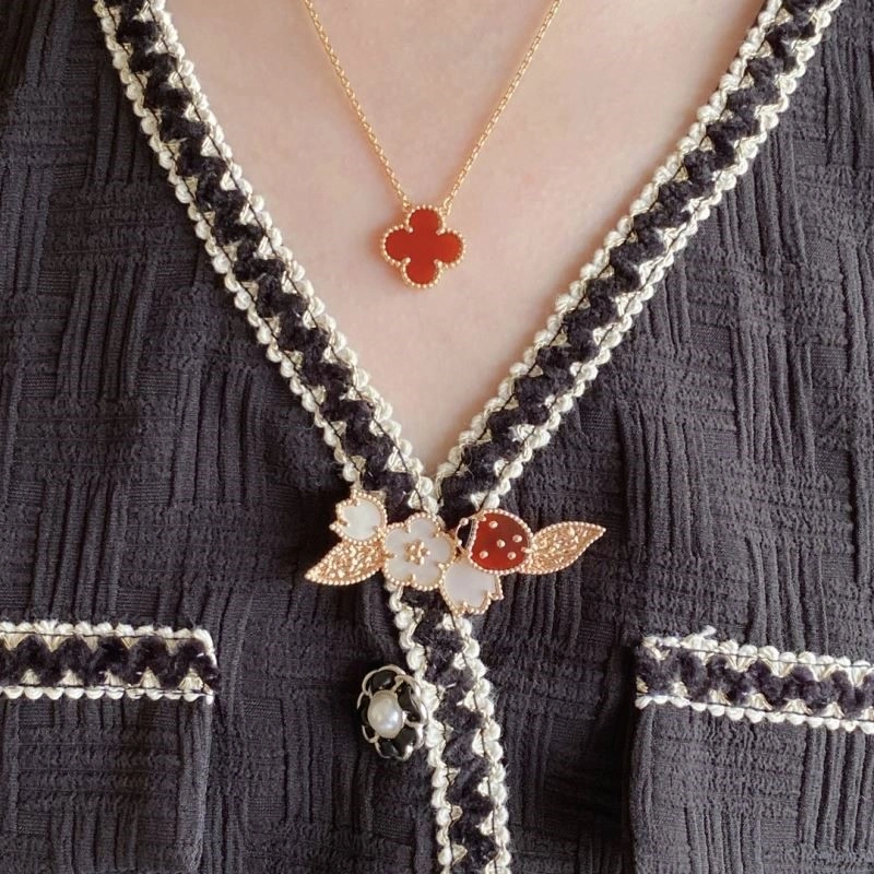 Functional Vca Brooches 254785