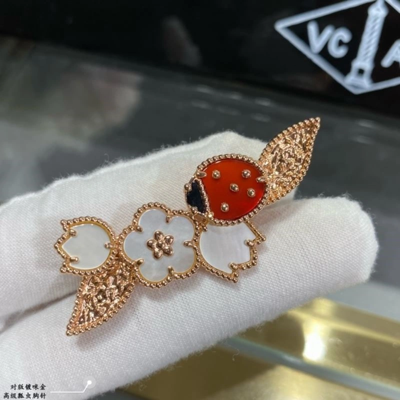 Functional Vca Brooches 254785