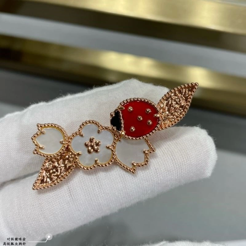 Functional Vca Brooches 254785