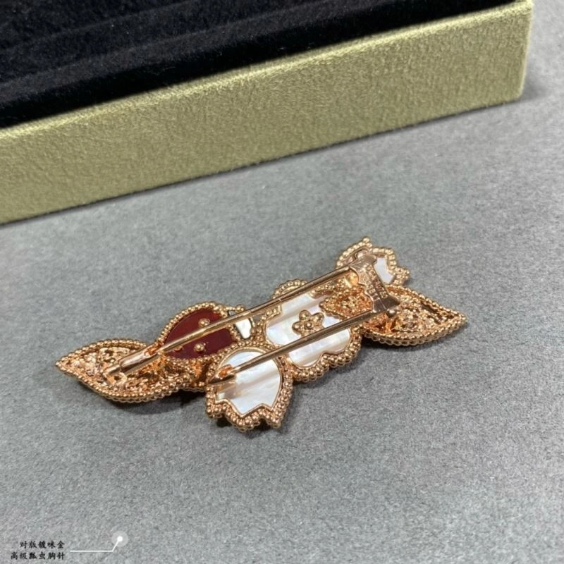 Functional Vca Brooches 254785