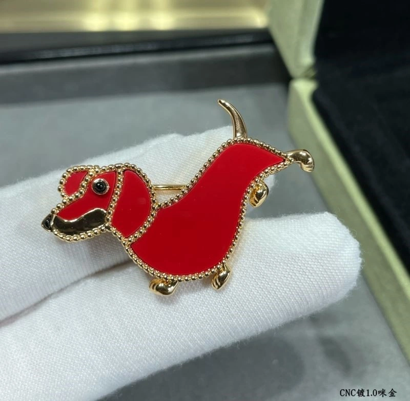 Versatile Vca Brooches 254767