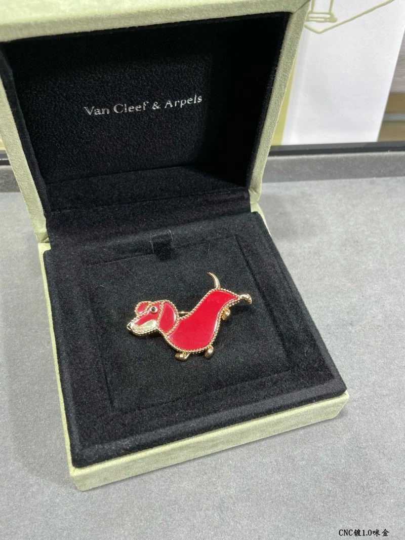Versatile Vca Brooches 254767