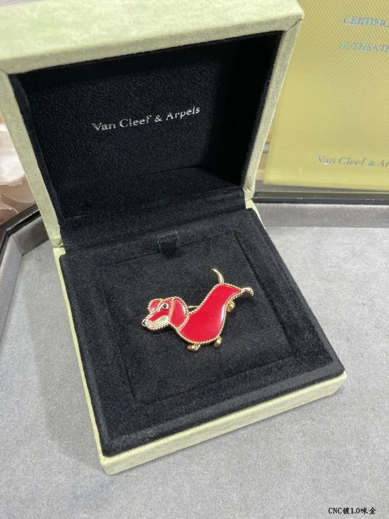 Versatile Vca Brooches 254767