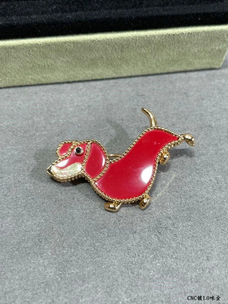 Versatile Vca Brooches 254767