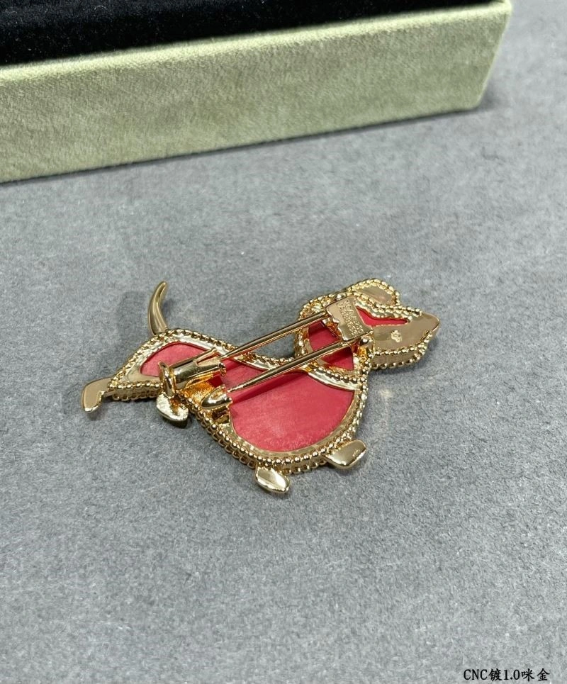 Versatile Vca Brooches 254767