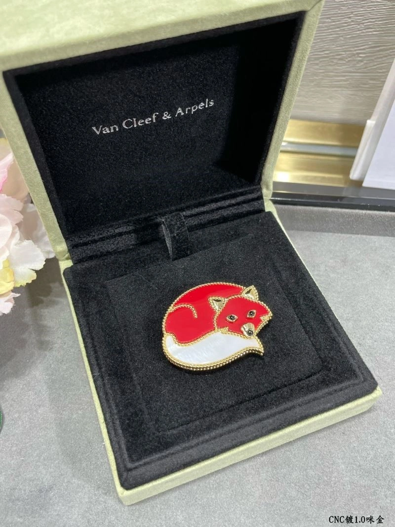 Sophisticated Vca Brooches 254768