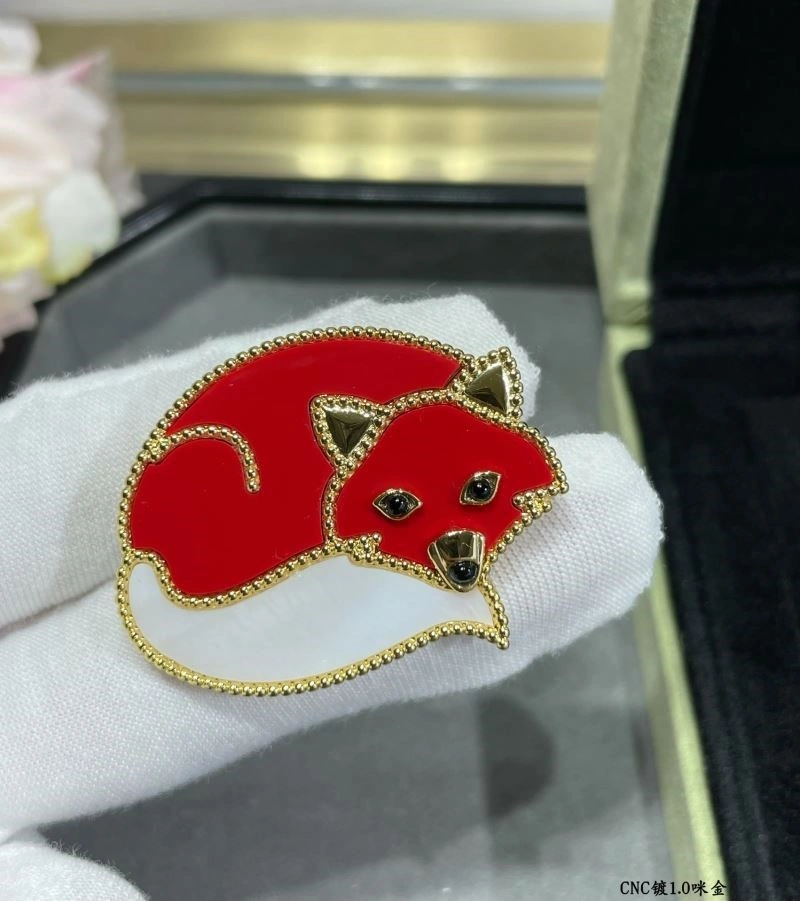 Sophisticated Vca Brooches 254768