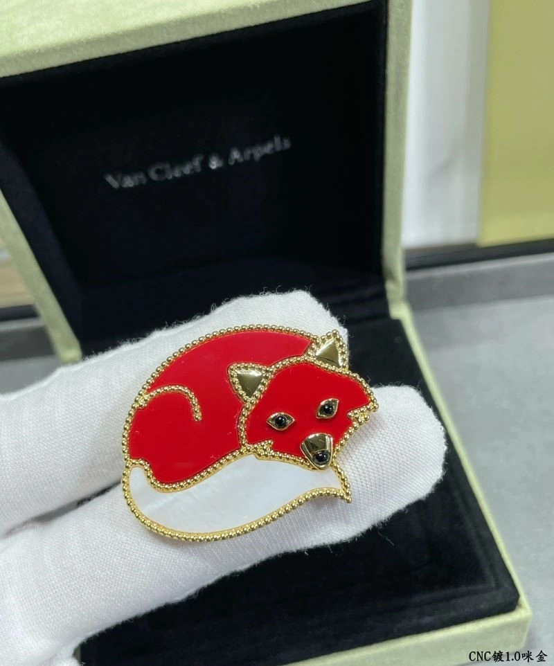 Sophisticated Vca Brooches 254768