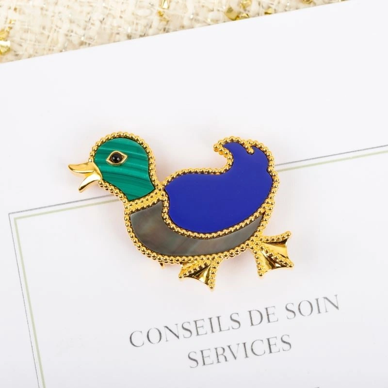 Compact Vca Brooches 254366
