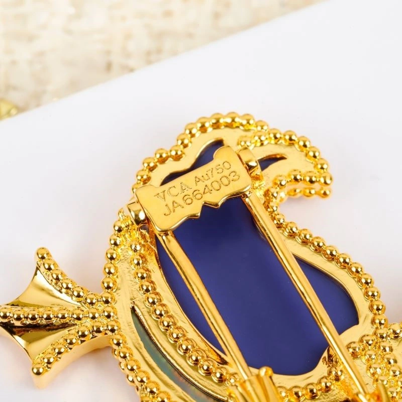 Compact Vca Brooches 254366