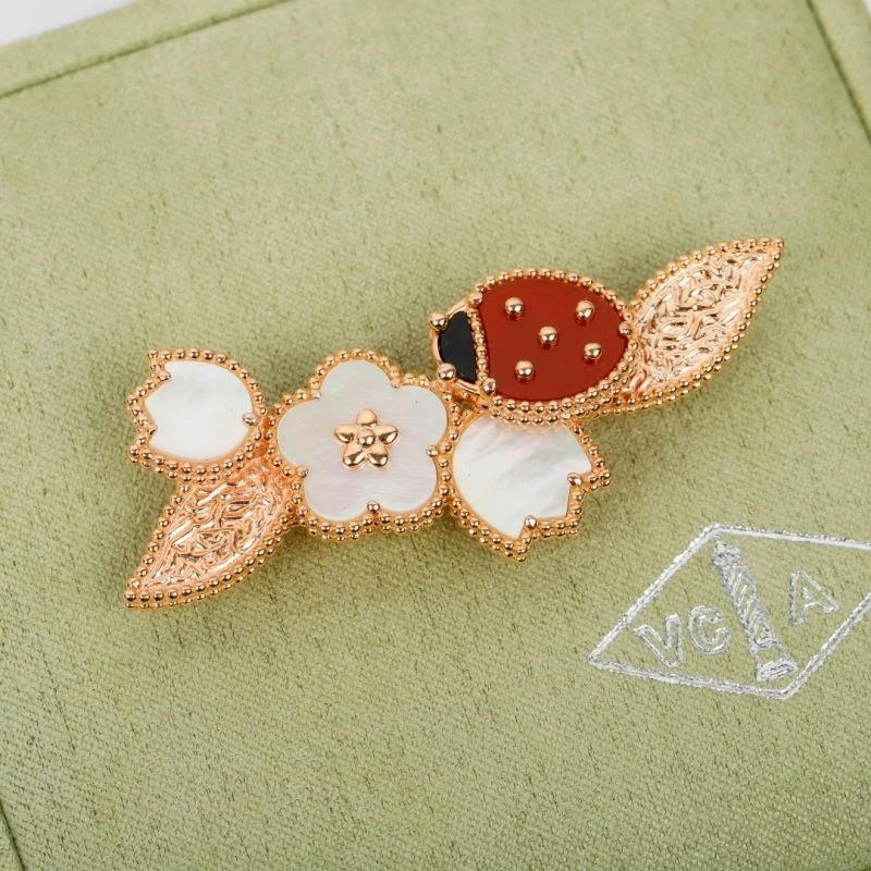 Classic Vca Brooches 254380