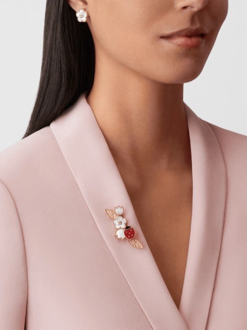 Classic Vca Brooches 254380