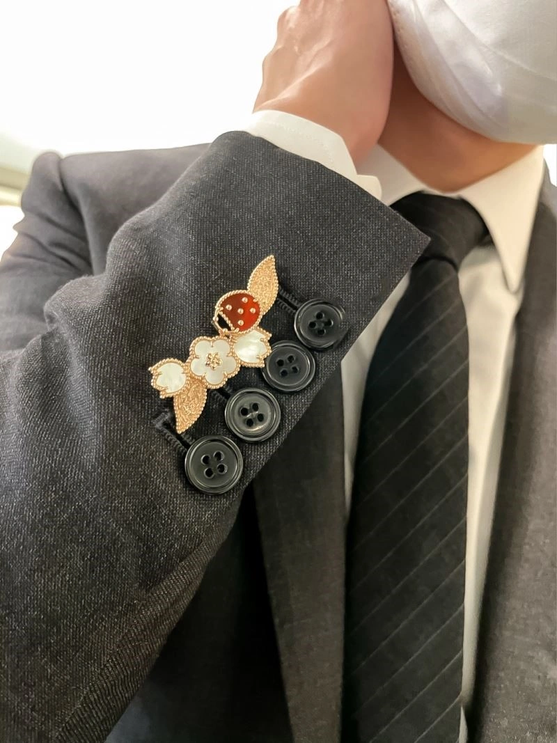 Classic Vca Brooches 254380