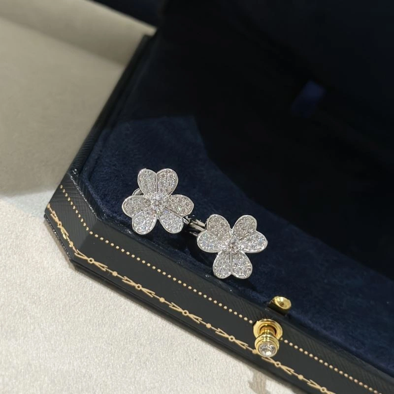 Effortless Vca Earrings 255451