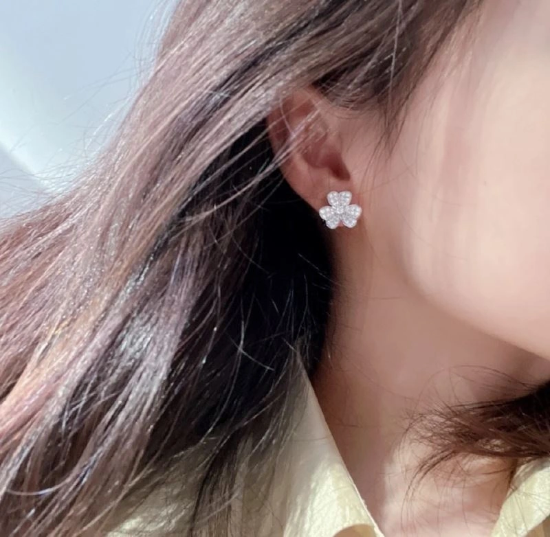 Effortless Vca Earrings 255451