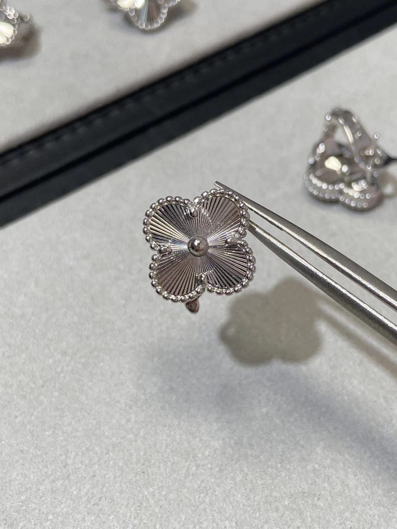 Vca Earrings Timeless 255452