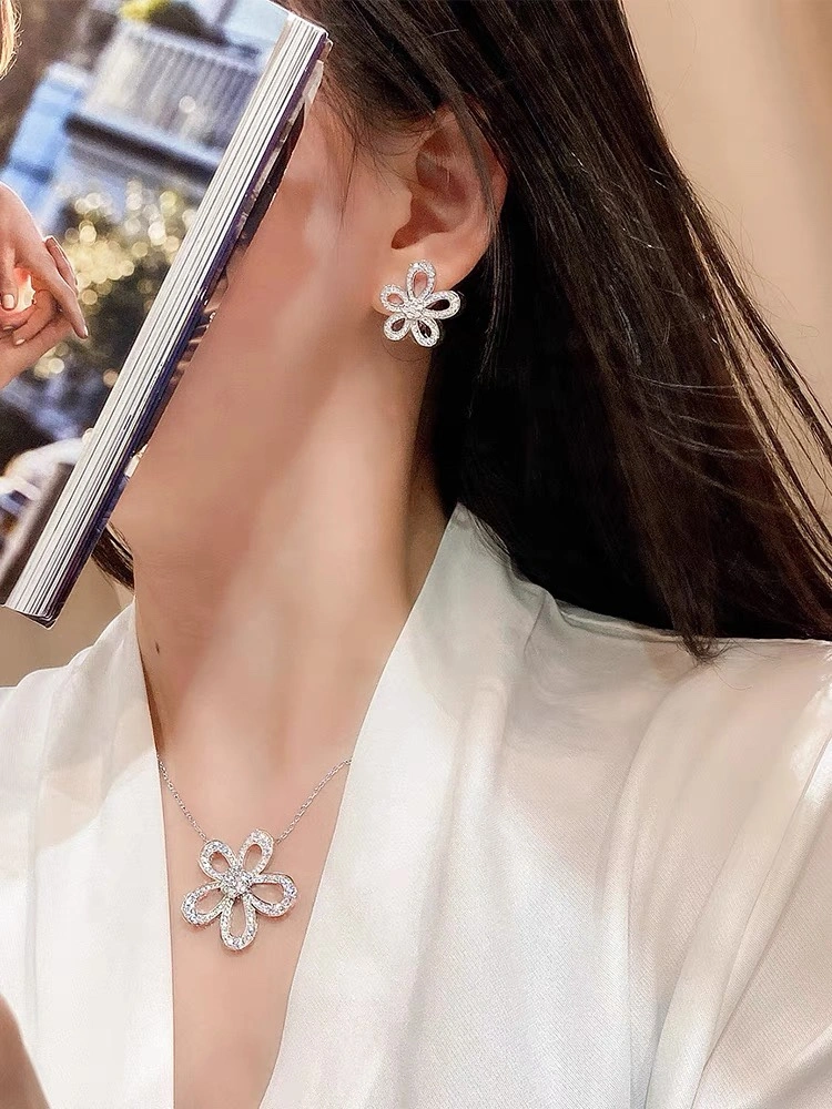 Minimalist Vca Earrings 255495