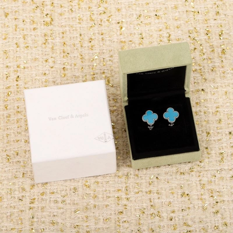Sleek Vca Earrings 255358