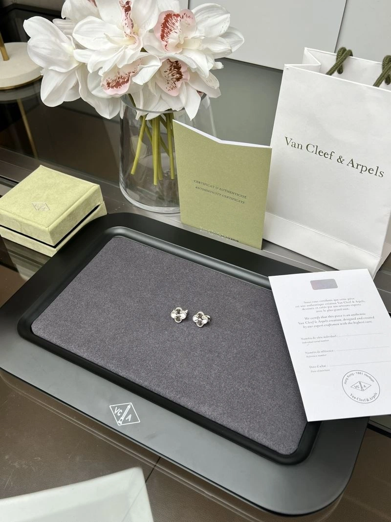 Vca Earrings Functional 255354
