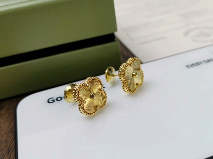 Sophisticated Vca Earrings 255267