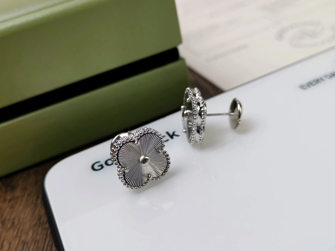 Sophisticated Vca Earrings 255267