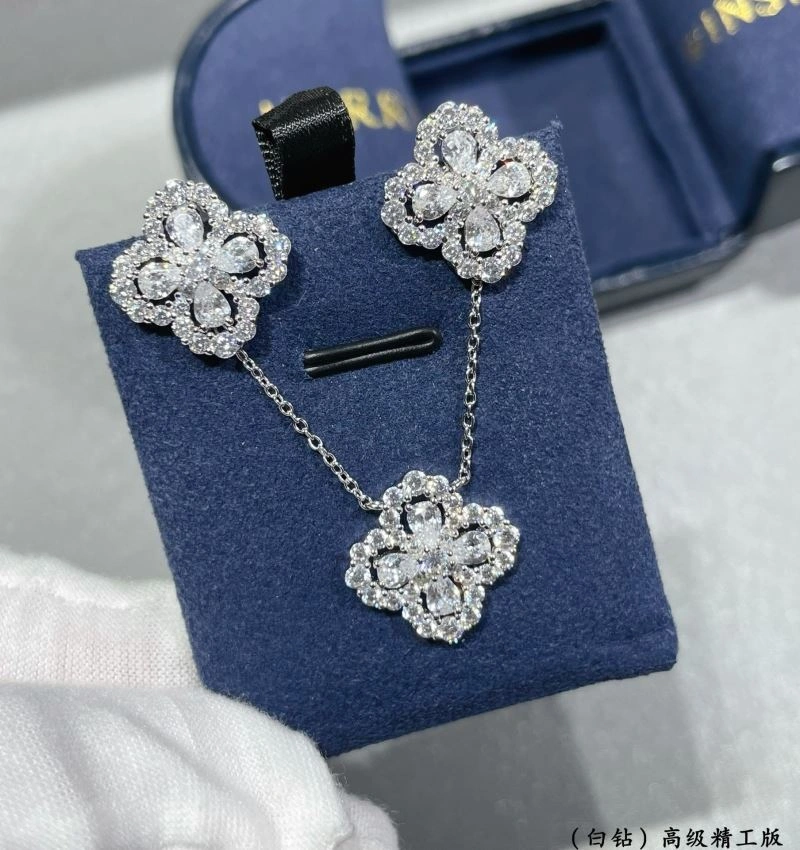 Cozy Vca Earrings 255236
